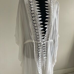 NWT Beautiful La Blanca cover up.